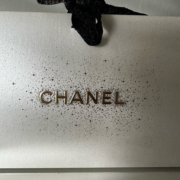 CHANEL GIFT BAG - Picture 3 of 3